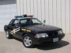 福特野马警车路障